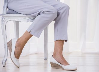 經濟艙症候群是什麼？症狀、成因、預防方法一次看