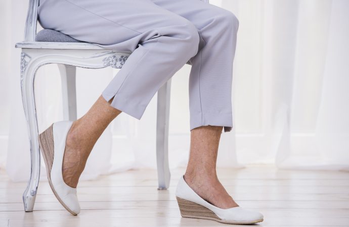 經濟艙症候群是什麼？症狀、成因、預防方法一次看