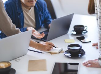 職場人際關係緊張?先學會這些溝通技巧