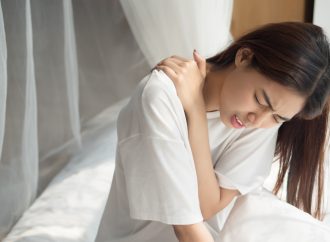晚晚肩痛痛到醒?拆解五十肩夜間劇痛!激痛點針灸助你安睡到天亮