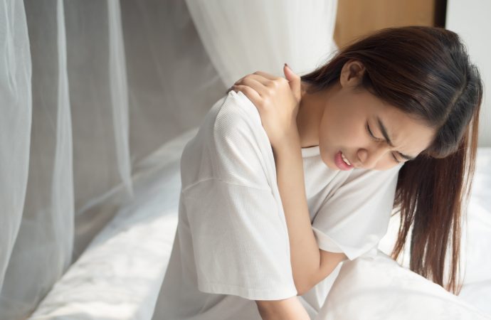 晚晚肩痛痛到醒?拆解五十肩夜間劇痛!激痛點針灸助你安睡到天亮