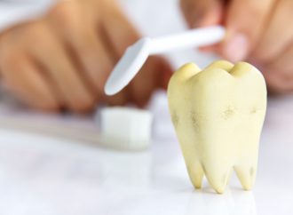 牙菌膜的秘密：1克細菌等於十億個敵人