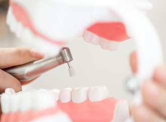 牙齒會越洗越鬆?專業牙醫幫你破除迷思