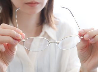 近視加老花如何配眼鏡?漸進鏡片優缺點、適應期及驗配須知